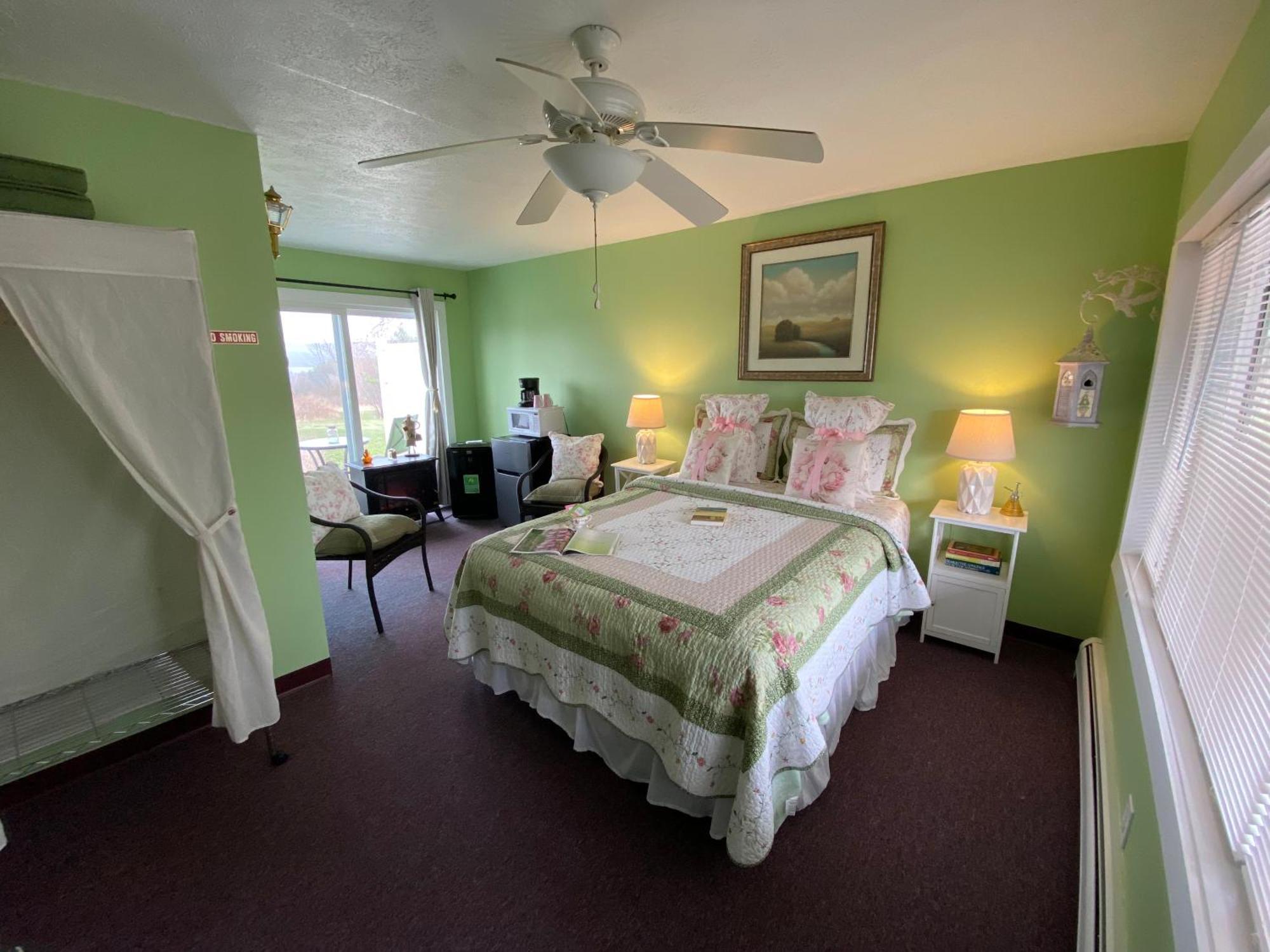 Savannah House Wine Country Inn & Cottages Himrod Exterior photo